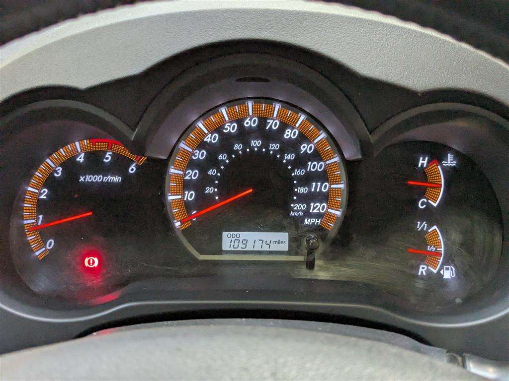 <p>2012 TOYOTA HILUX INVINCIBLE D-4D 4X4</p>