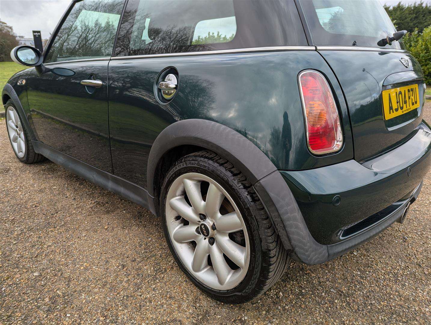 <p>2004 MINI MINI COOPER S</p>