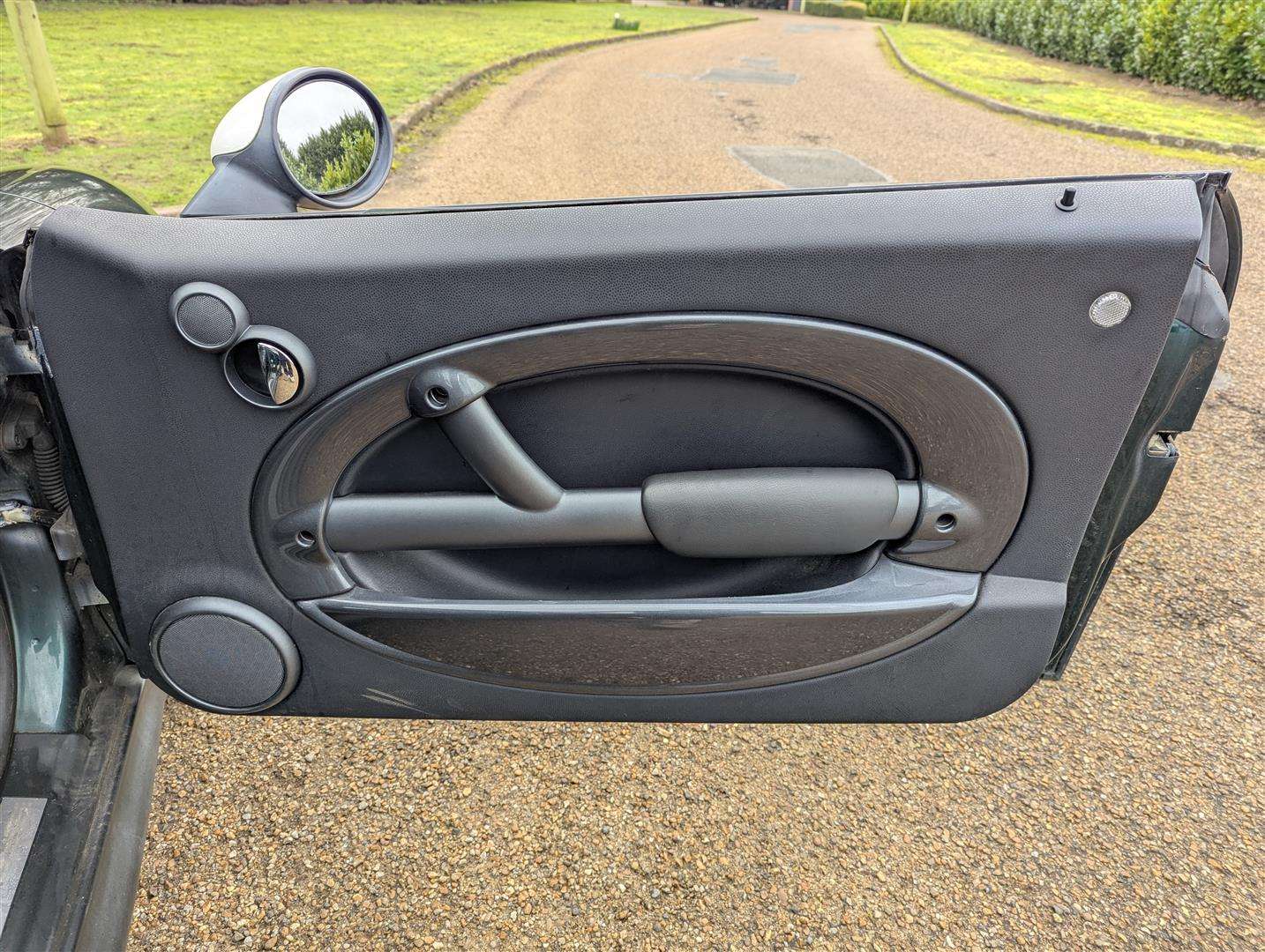 <p>2004 MINI MINI COOPER S</p>