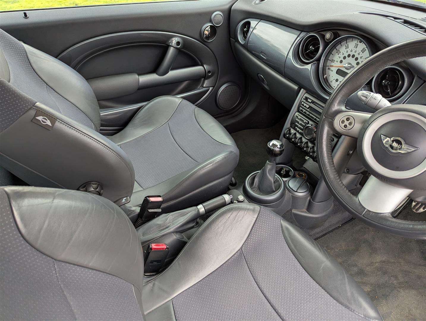 <p>2004 MINI MINI COOPER S</p>