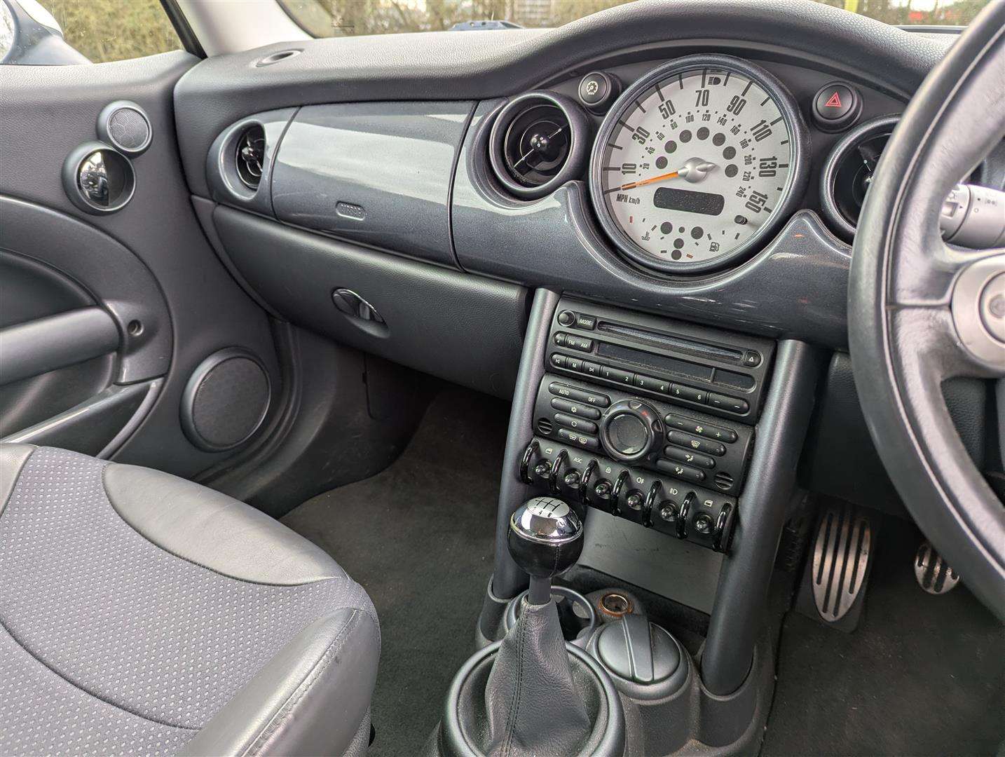 <p>2004 MINI MINI COOPER S</p>