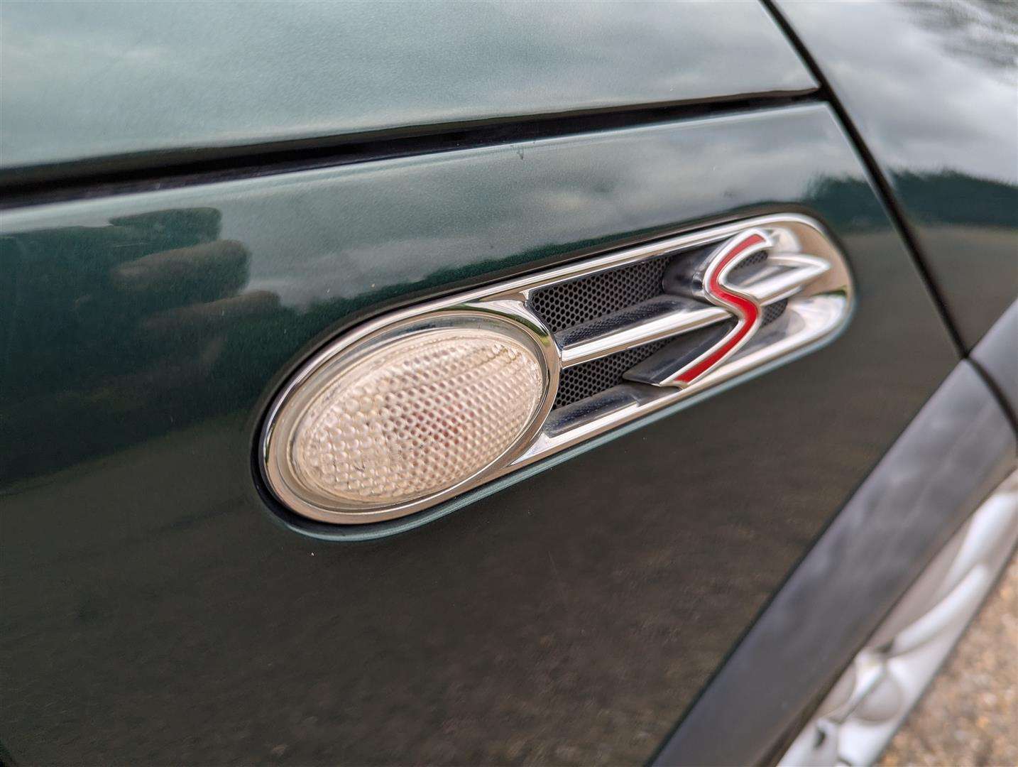 <p>2004 MINI MINI COOPER S</p>