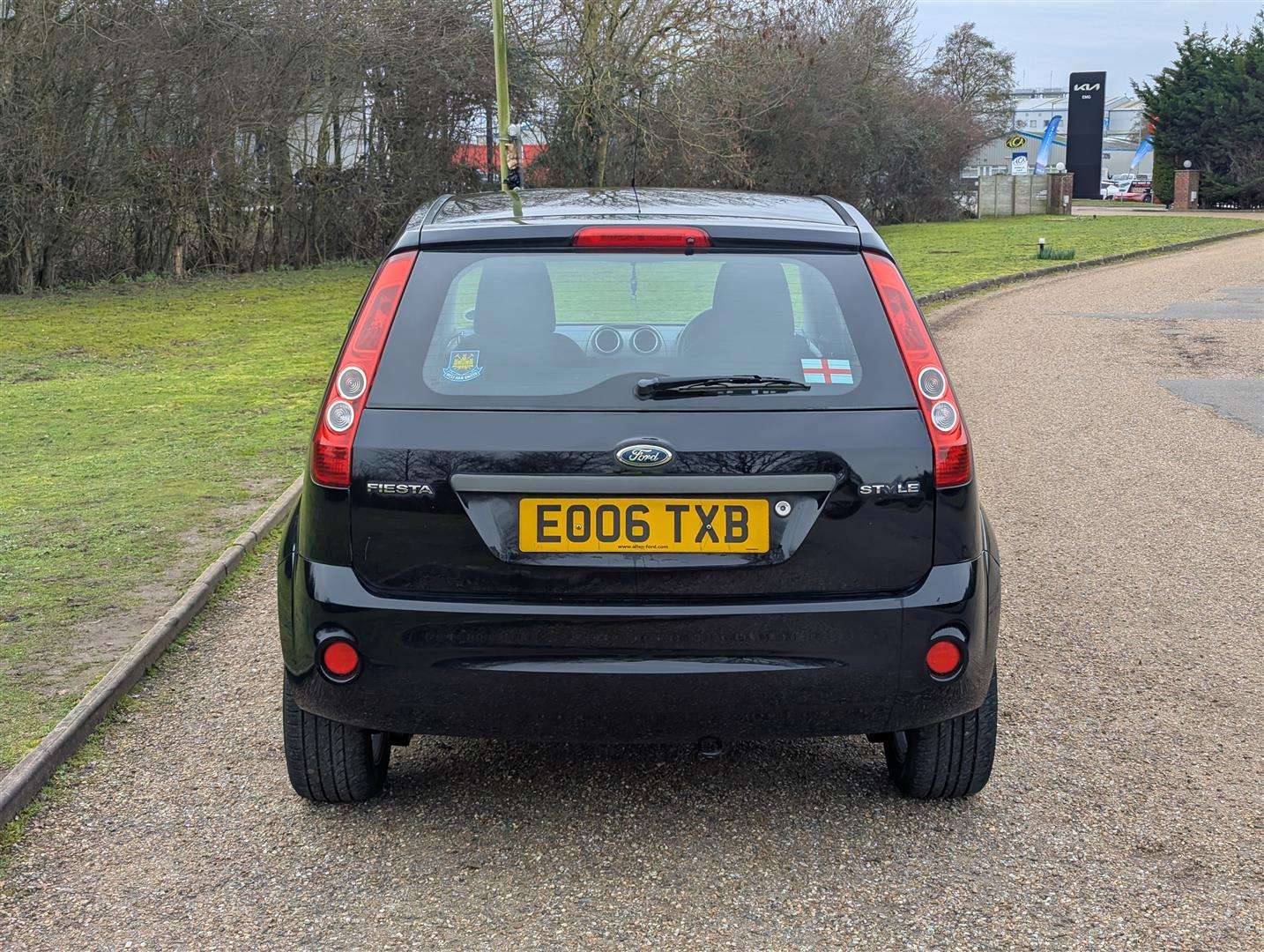 <p>2006 FORD FIESTA STYLE</p>