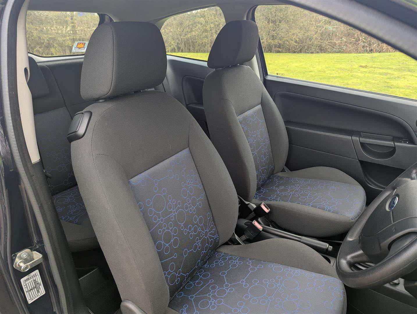 <p>2006 FORD FIESTA STYLE</p>