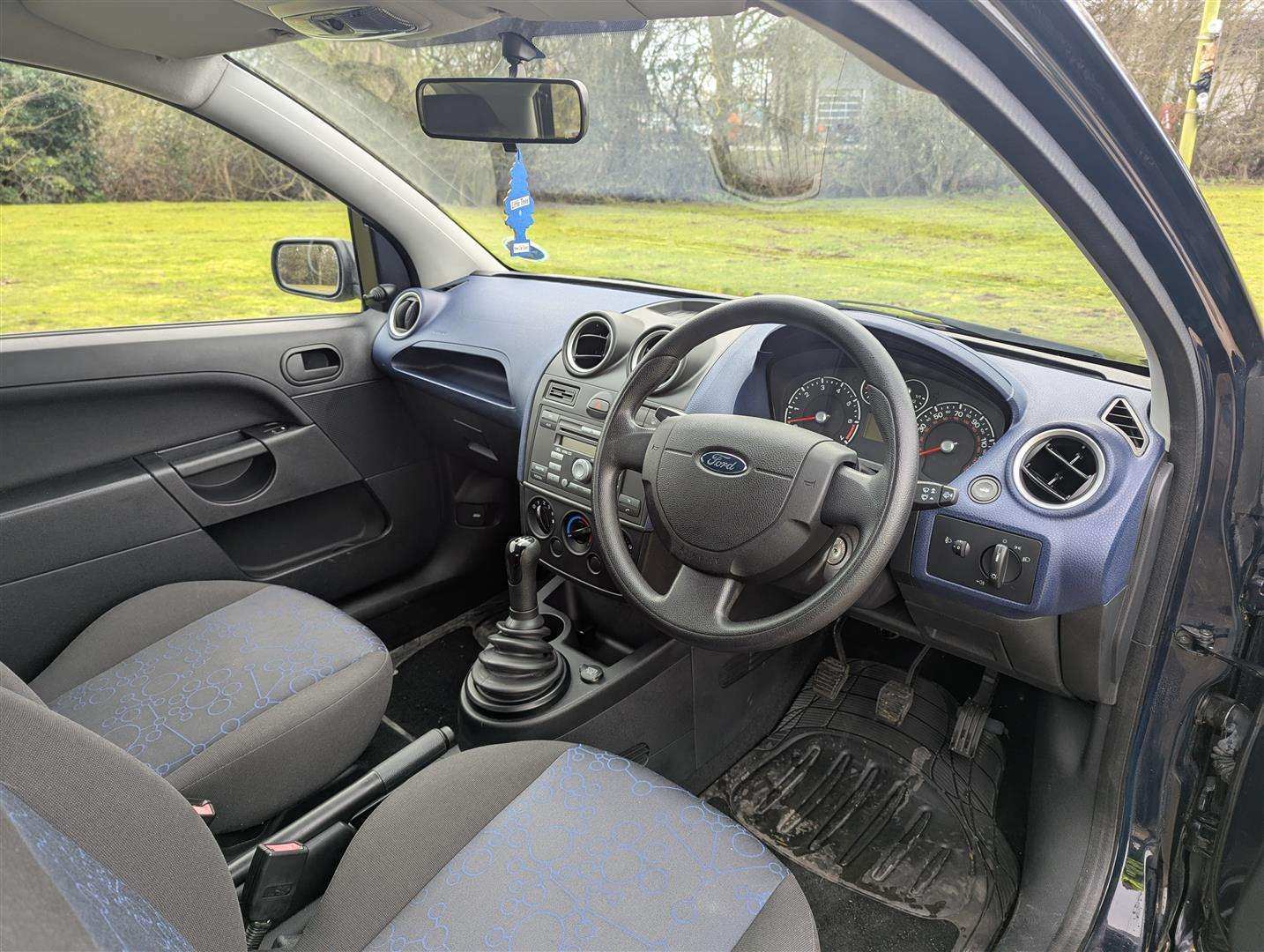 <p>2006 FORD FIESTA STYLE</p>