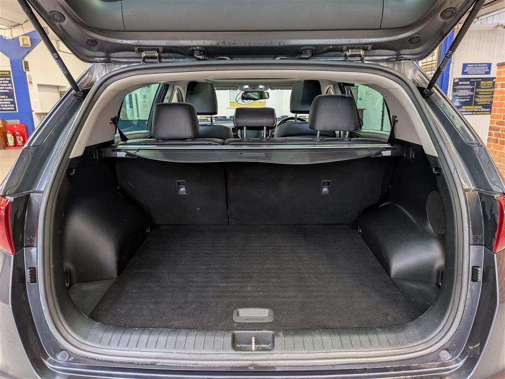 <p>2017 KIA SPORTAGE KX-4 CRDI</p>