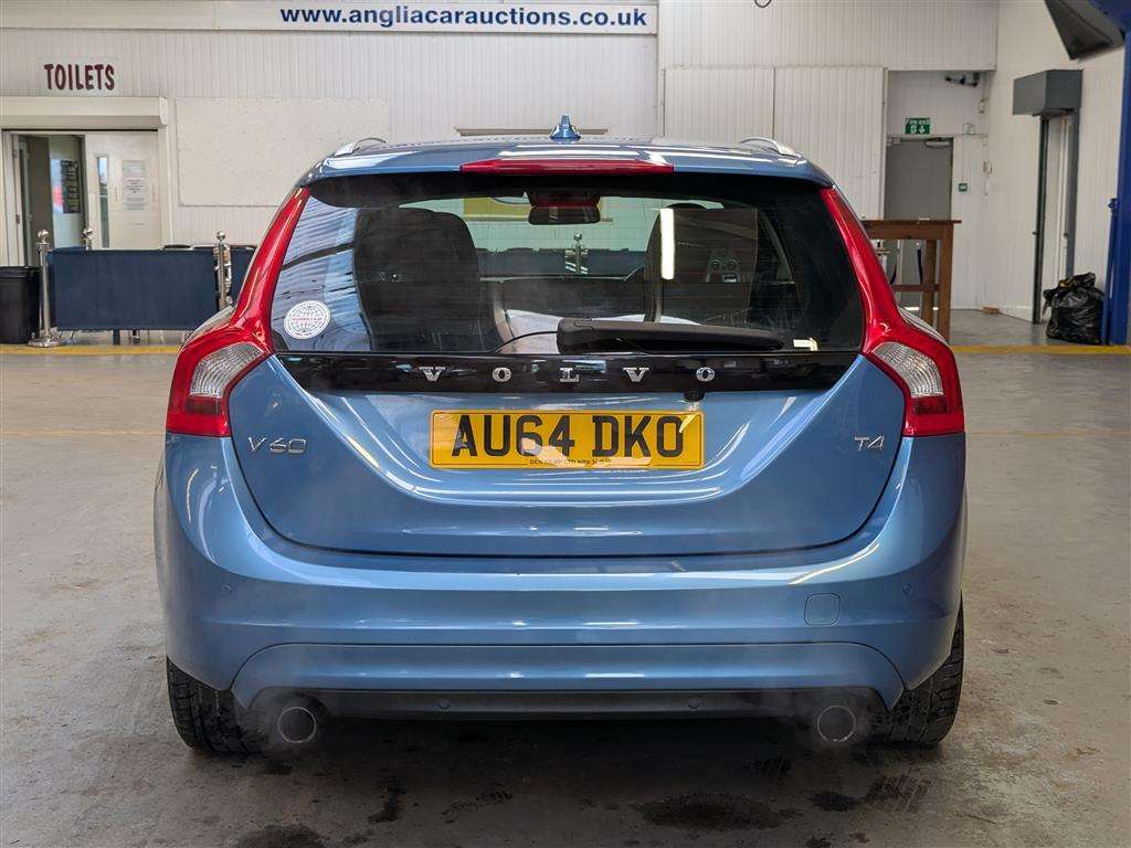 <p>2014 VOLVO V60 SE LUX T4 AUTO</p>