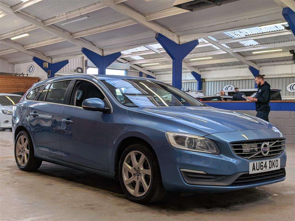 <p>2014 VOLVO V60 SE LUX T4 AUTO</p>