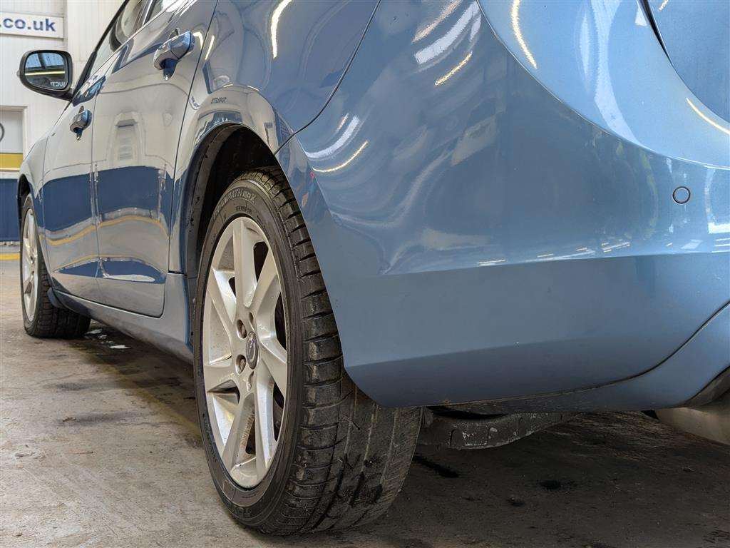 <p>2014 VOLVO V60 SE LUX T4 AUTO</p>