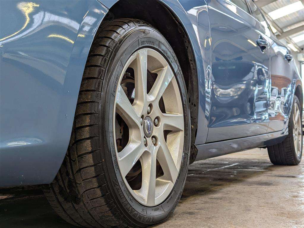 <p>2014 VOLVO V60 SE LUX T4 AUTO</p>