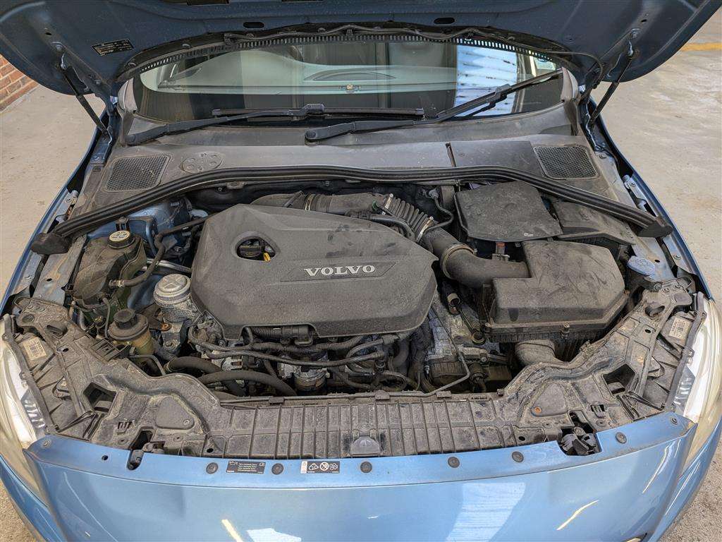 <p>2014 VOLVO V60 SE LUX T4 AUTO</p>