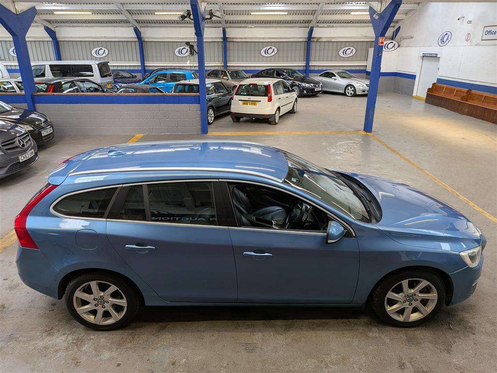<p>2014 VOLVO V60 SE LUX T4 AUTO</p>