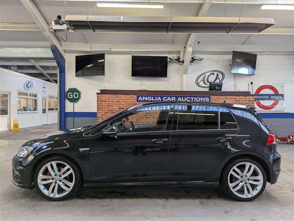 <p>2015 VOLKSWAGEN GOLF R-LINE TSI ACT BMT</p>