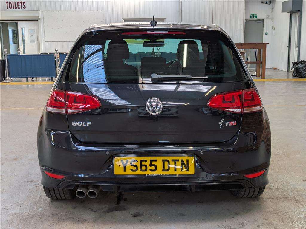 <p>2015 VOLKSWAGEN GOLF R-LINE TSI ACT BMT</p>