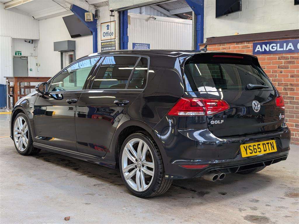 <p>2015 VOLKSWAGEN GOLF R-LINE TSI ACT BMT</p>