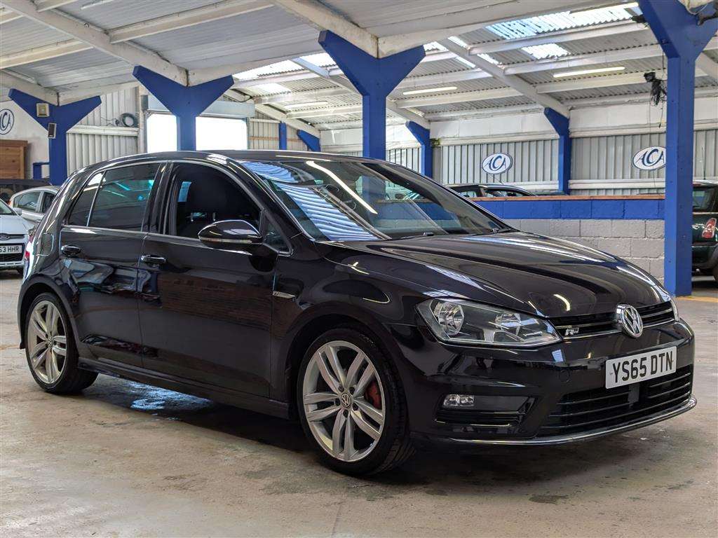 <p>2015 VOLKSWAGEN GOLF R-LINE TSI ACT BMT</p>