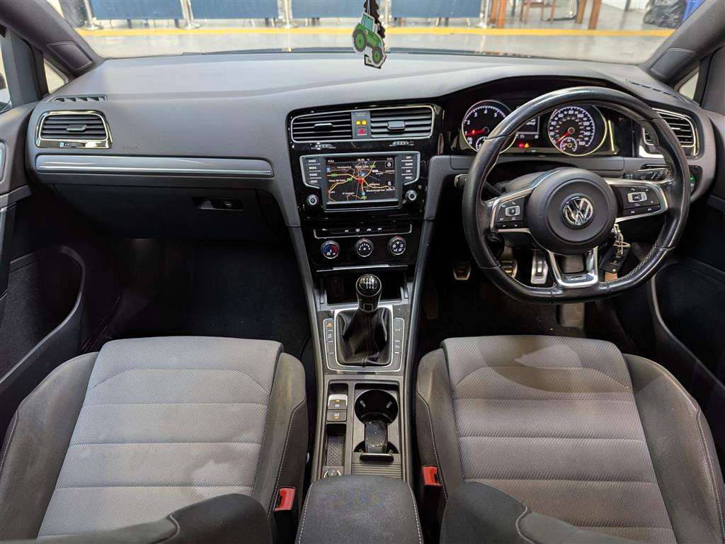 <p>2015 VOLKSWAGEN GOLF R-LINE TSI ACT BMT</p>