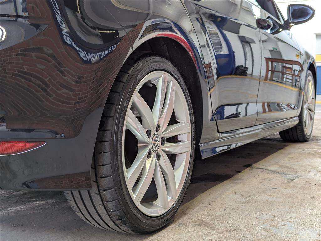 <p>2015 VOLKSWAGEN GOLF R-LINE TSI ACT BMT</p>