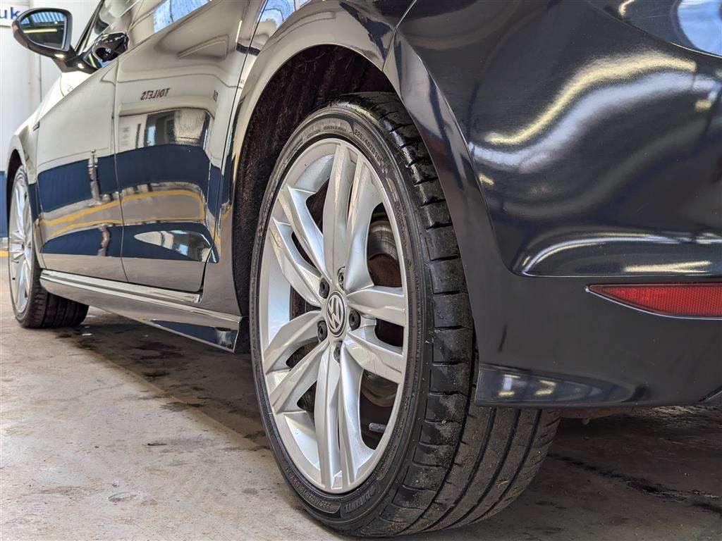 <p>2015 VOLKSWAGEN GOLF R-LINE TSI ACT BMT</p>