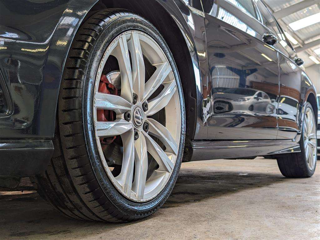 <p>2015 VOLKSWAGEN GOLF R-LINE TSI ACT BMT</p>