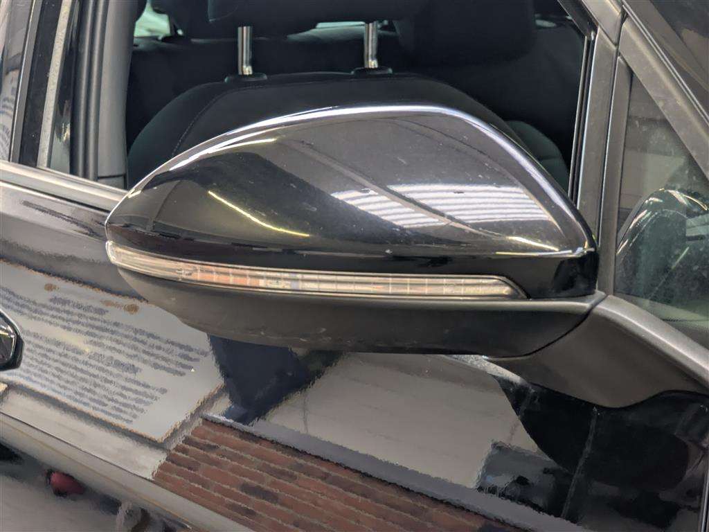 <p>2015 VOLKSWAGEN GOLF R-LINE TSI ACT BMT</p>