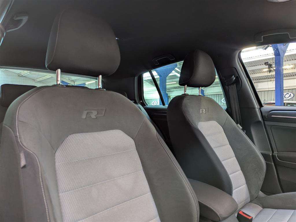 <p>2015 VOLKSWAGEN GOLF R-LINE TSI ACT BMT</p>