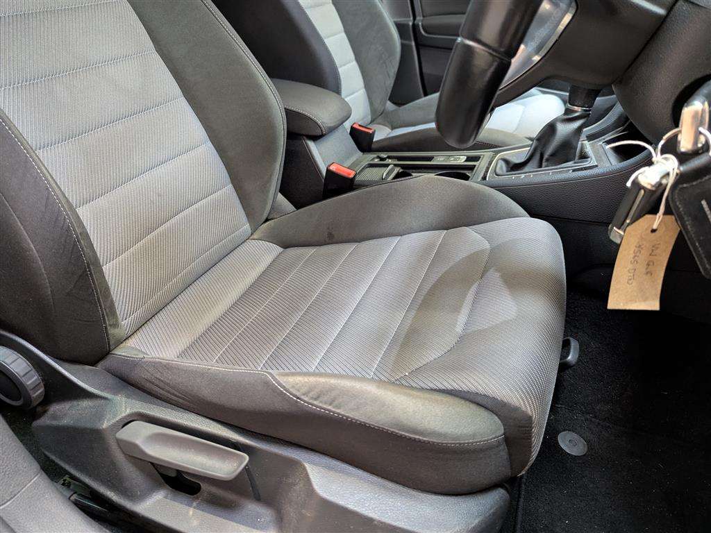 <p>2015 VOLKSWAGEN GOLF R-LINE TSI ACT BMT</p>