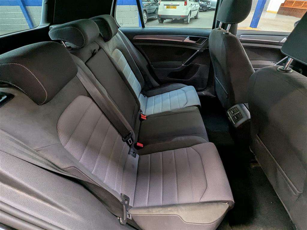 <p>2015 VOLKSWAGEN GOLF R-LINE TSI ACT BMT</p>