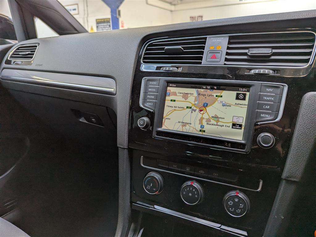 <p>2015 VOLKSWAGEN GOLF R-LINE TSI ACT BMT</p>