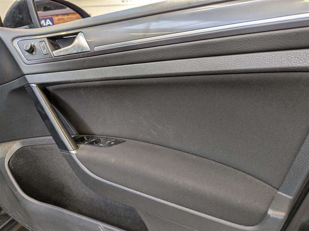 <p>2015 VOLKSWAGEN GOLF R-LINE TSI ACT BMT</p>