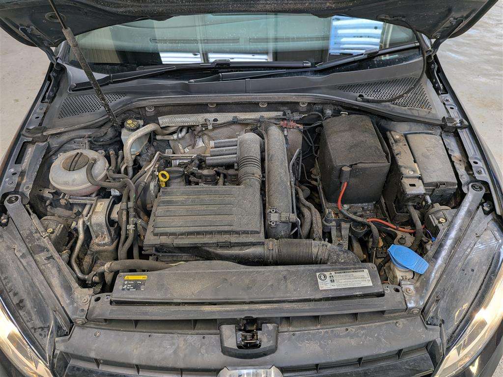 <p>2015 VOLKSWAGEN GOLF R-LINE TSI ACT BMT</p>