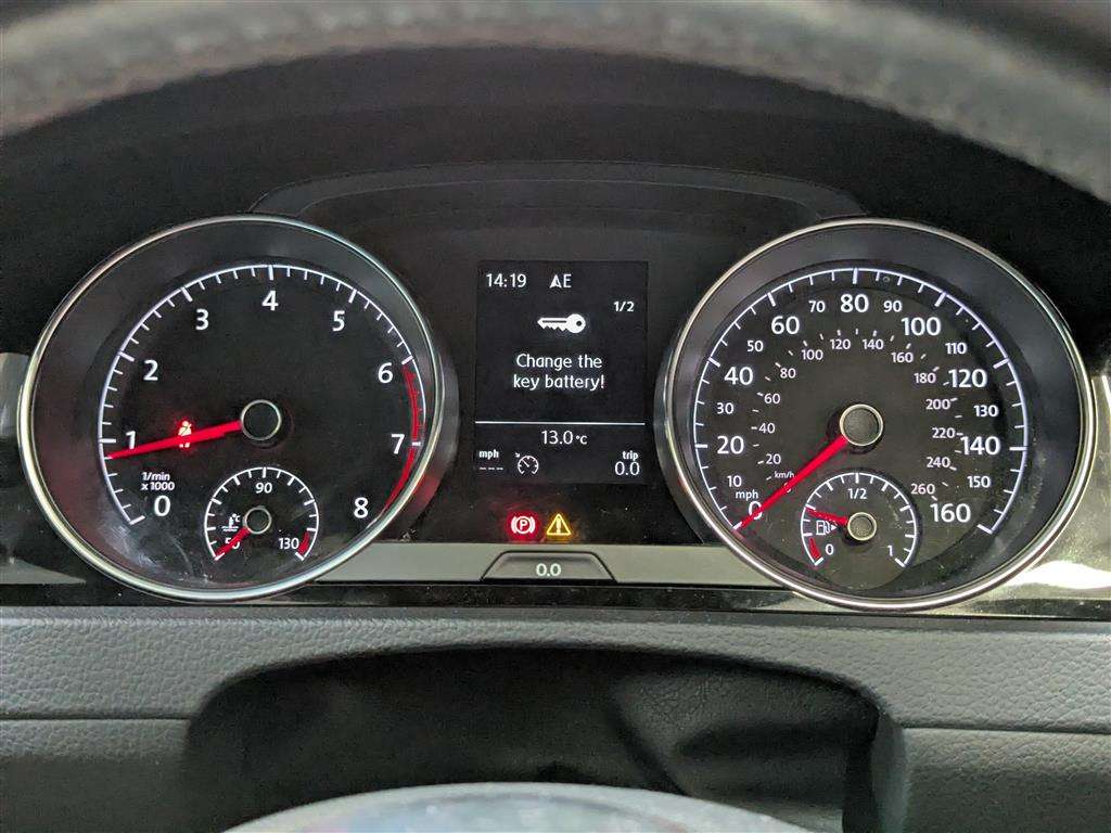 <p>2015 VOLKSWAGEN GOLF R-LINE TSI ACT BMT</p>