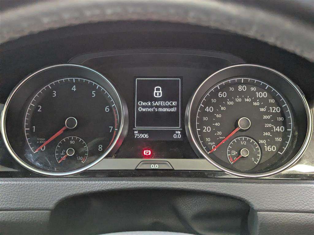 <p>2015 VOLKSWAGEN GOLF R-LINE TSI ACT BMT</p>