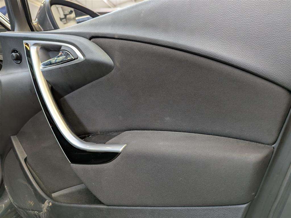 <p>2012 VAUXHALL ASTRA SRI CDTI S/S</p>