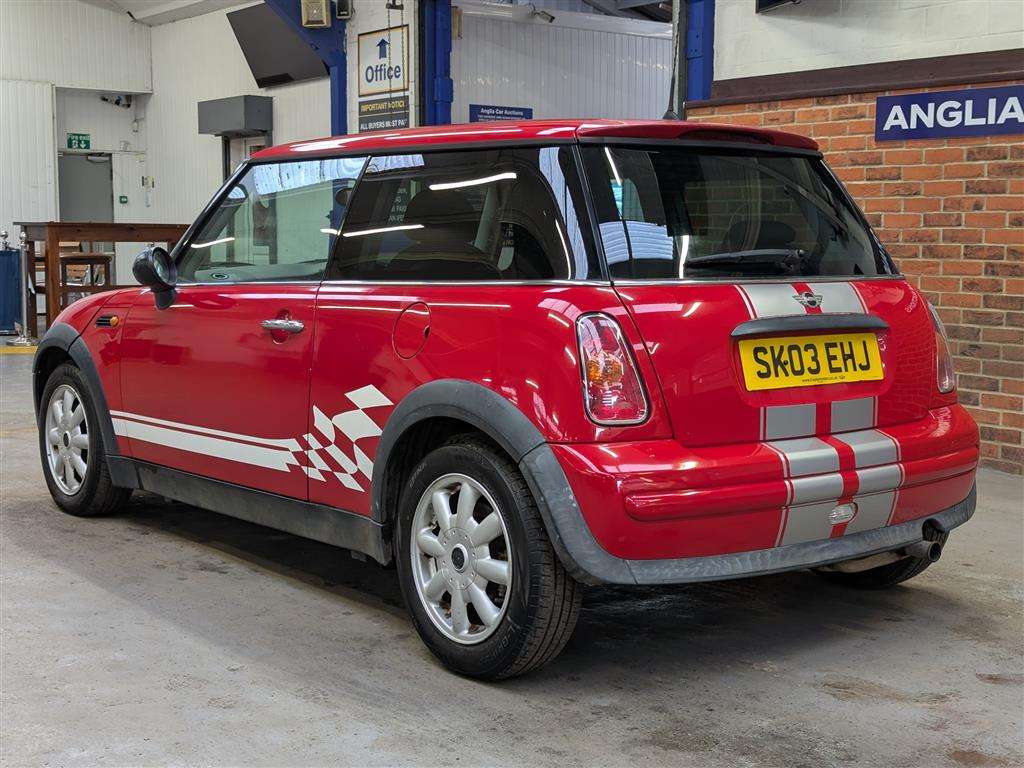 <p>2003 MINI MINI ONE</p>