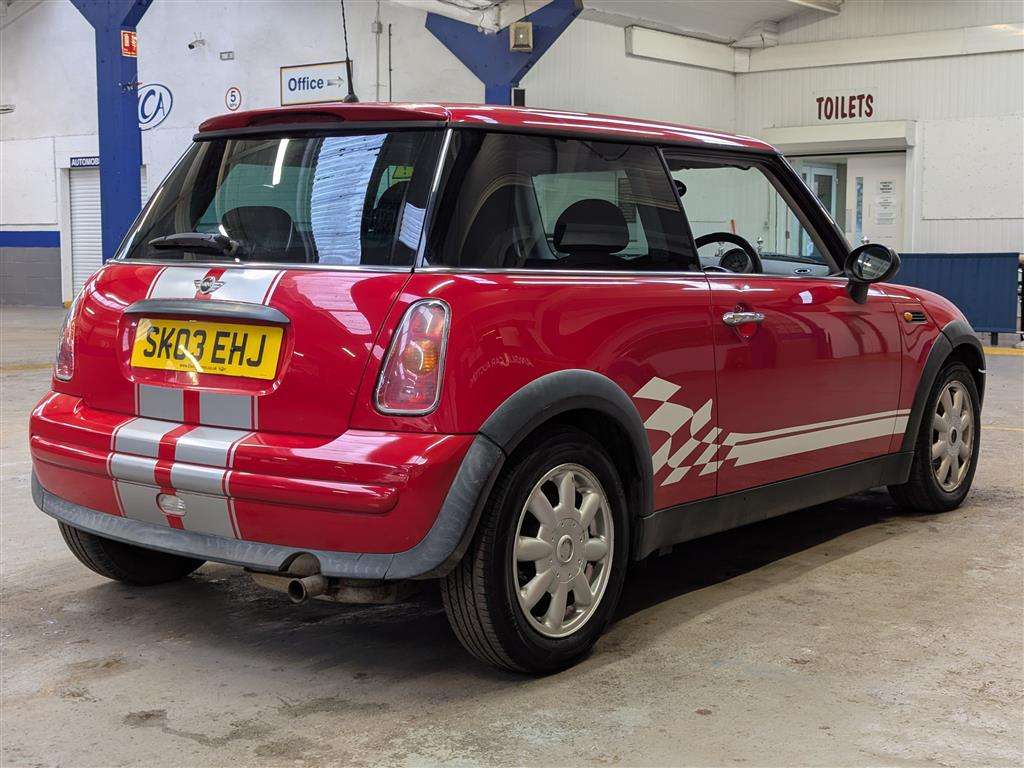 <p>2003 MINI MINI ONE</p>