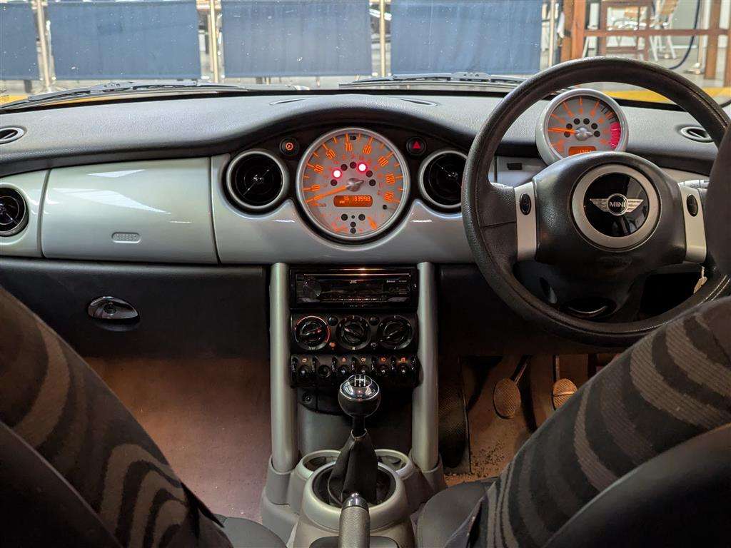 <p>2003 MINI MINI ONE</p>