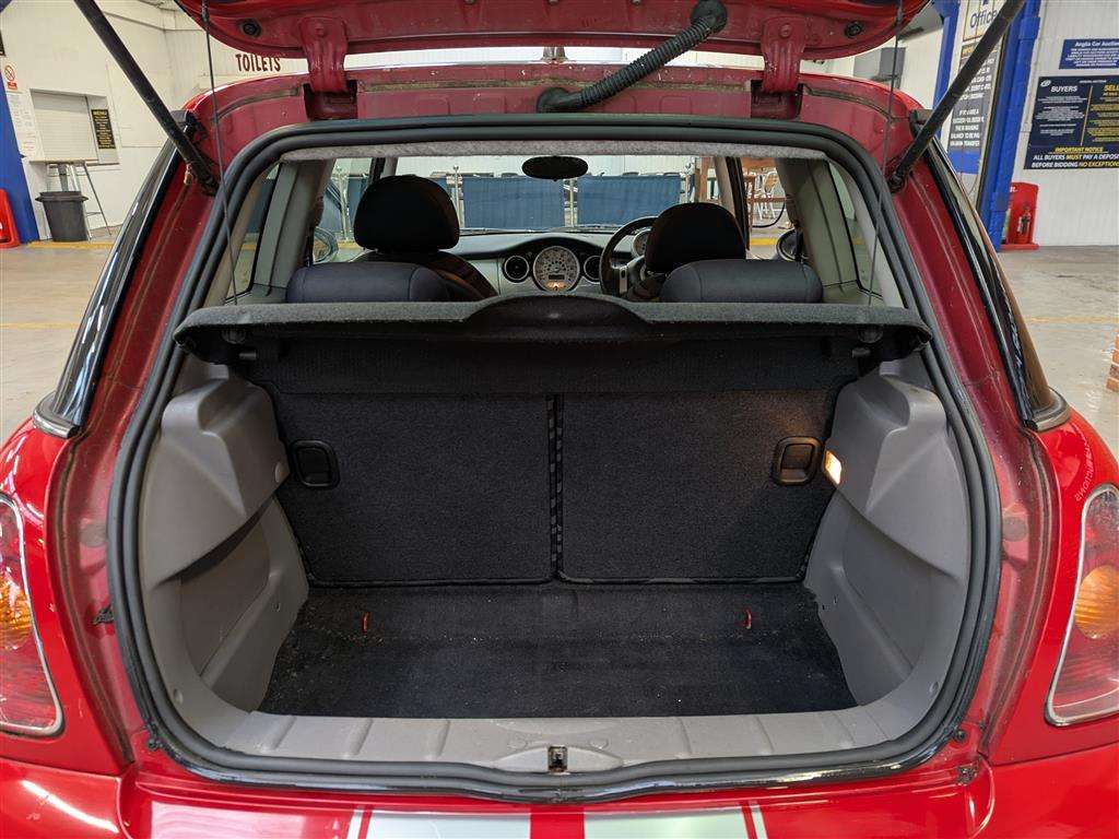 <p>2003 MINI MINI ONE</p>