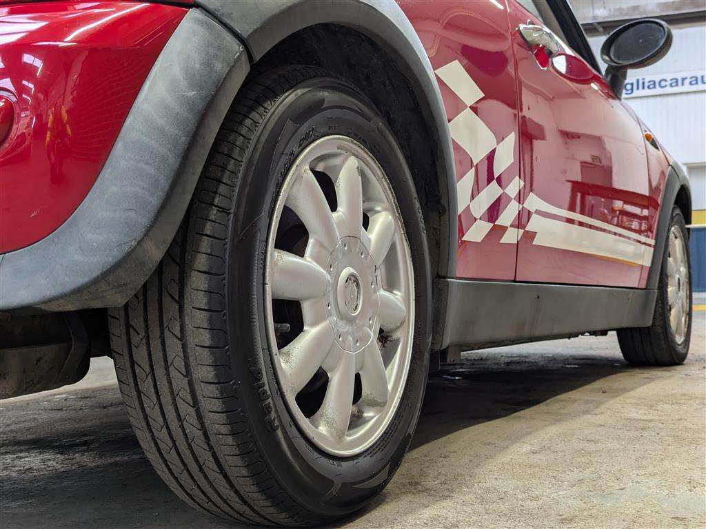 <p>2003 MINI MINI ONE</p>