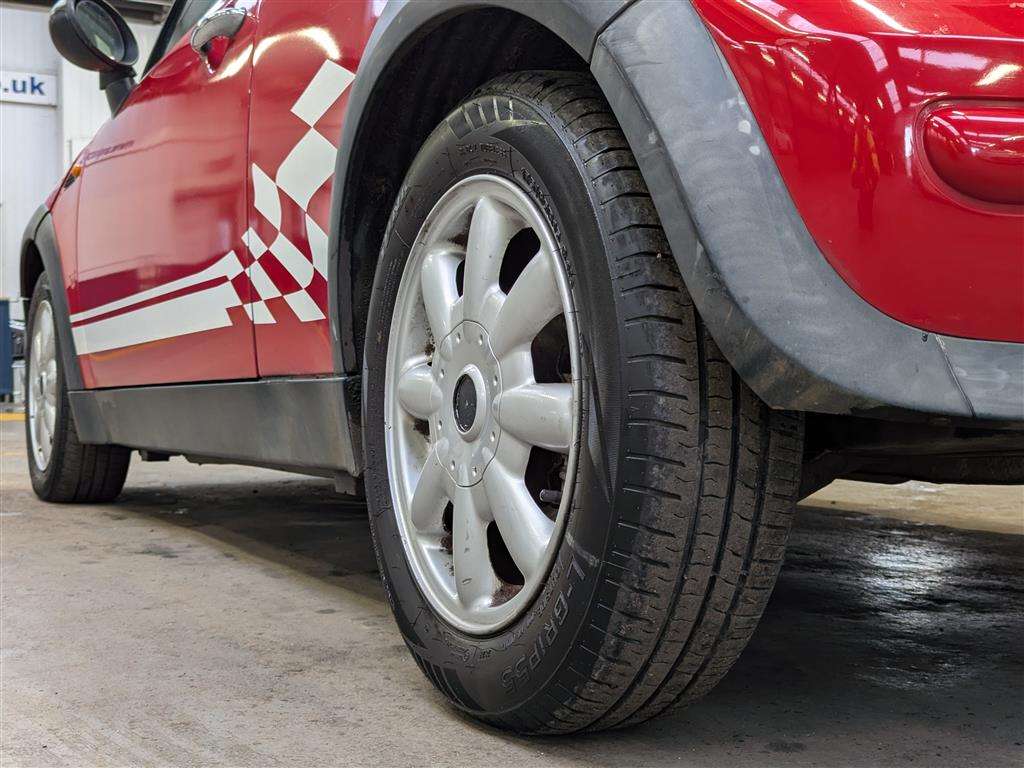 <p>2003 MINI MINI ONE</p>