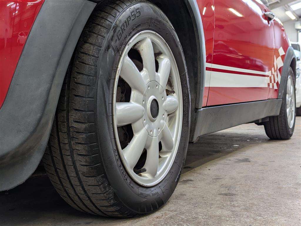 <p>2003 MINI MINI ONE</p>