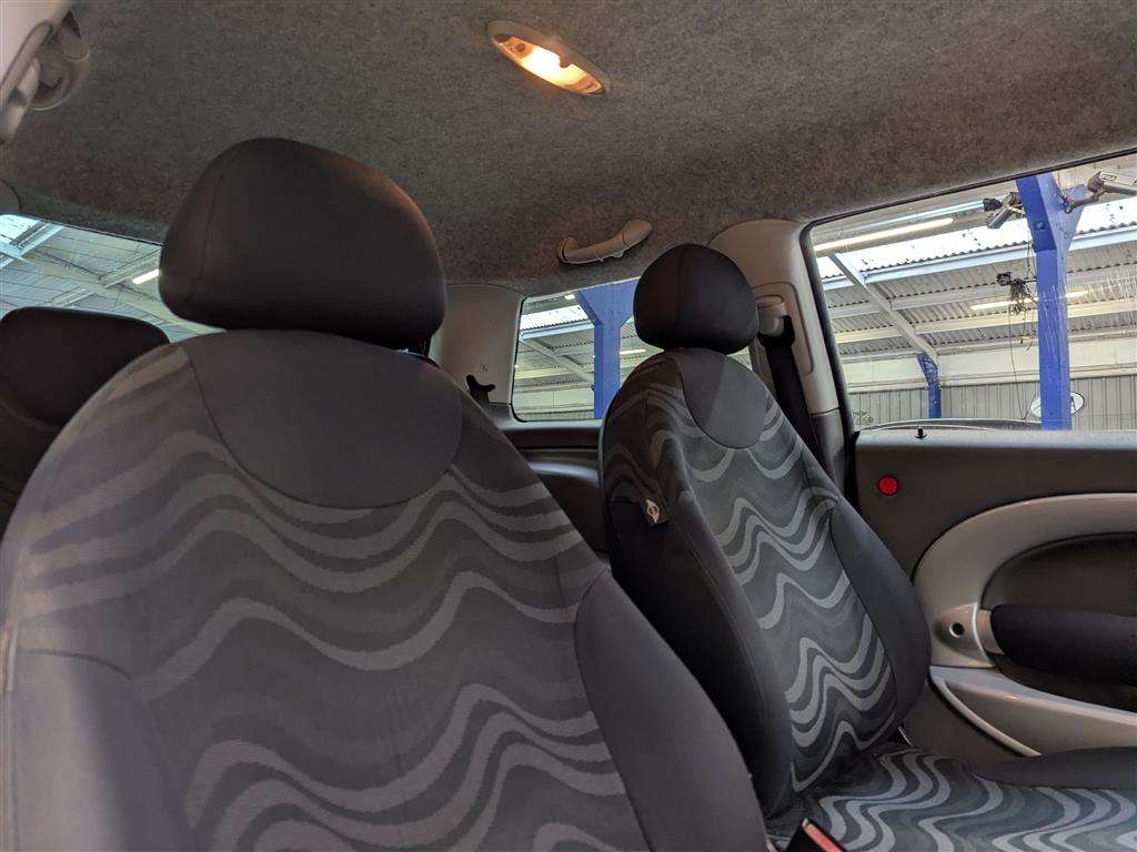 <p>2003 MINI MINI ONE</p>