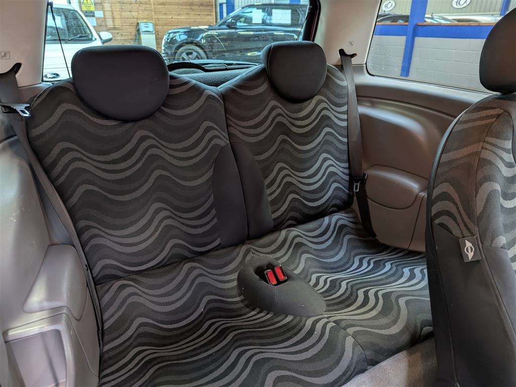 <p>2003 MINI MINI ONE</p>