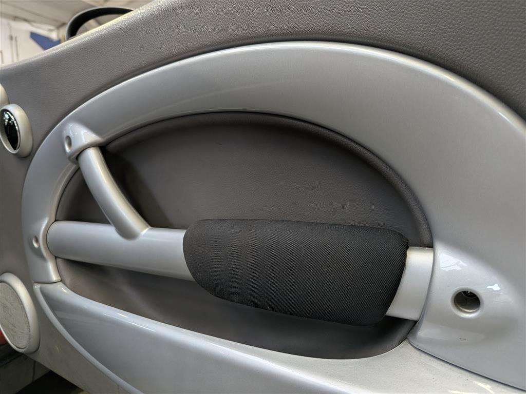 <p>2003 MINI MINI ONE</p>