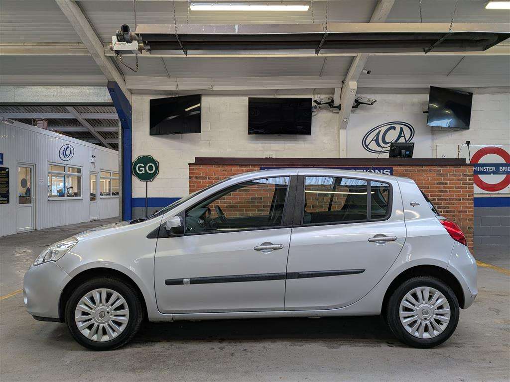 <p>2010 RENAULT CLIO I-MUSIC 16V</p>