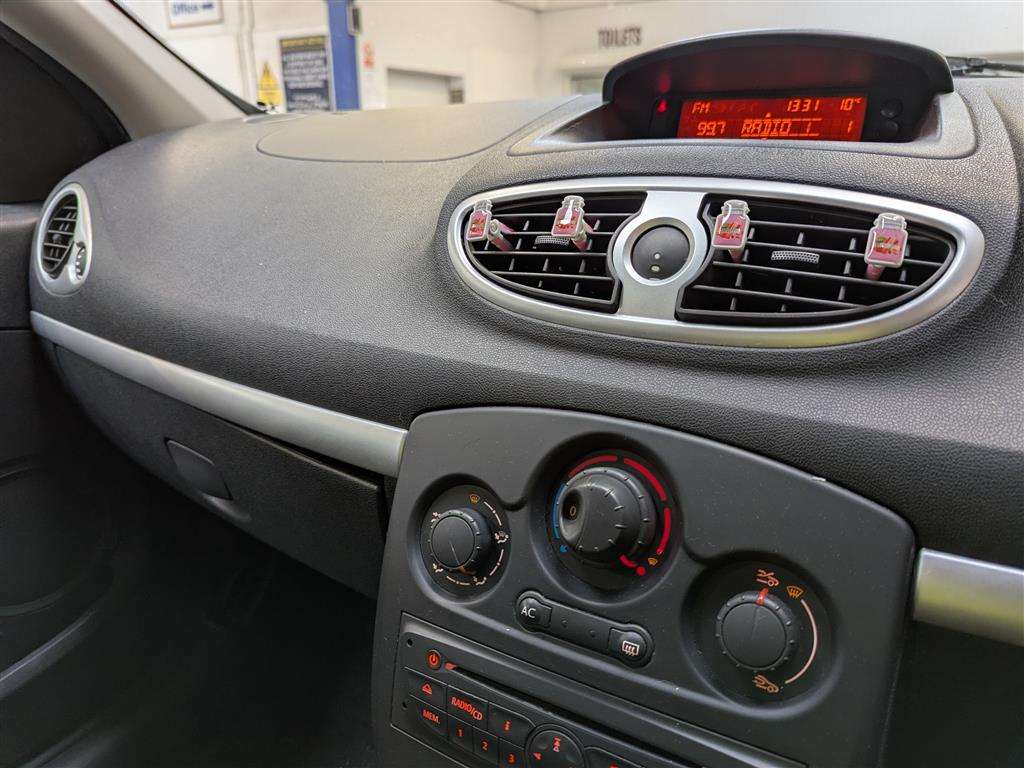 <p>2010 RENAULT CLIO I-MUSIC 16V</p>
