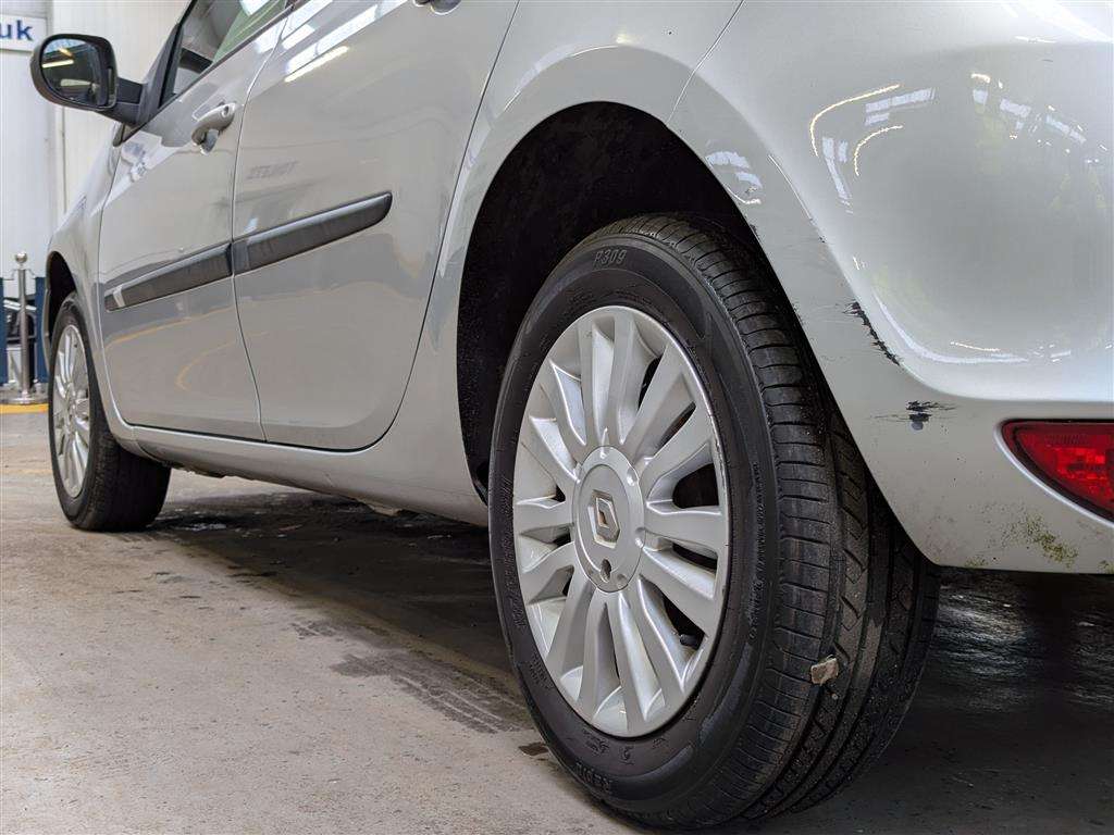 <p>2010 RENAULT CLIO I-MUSIC 16V</p>