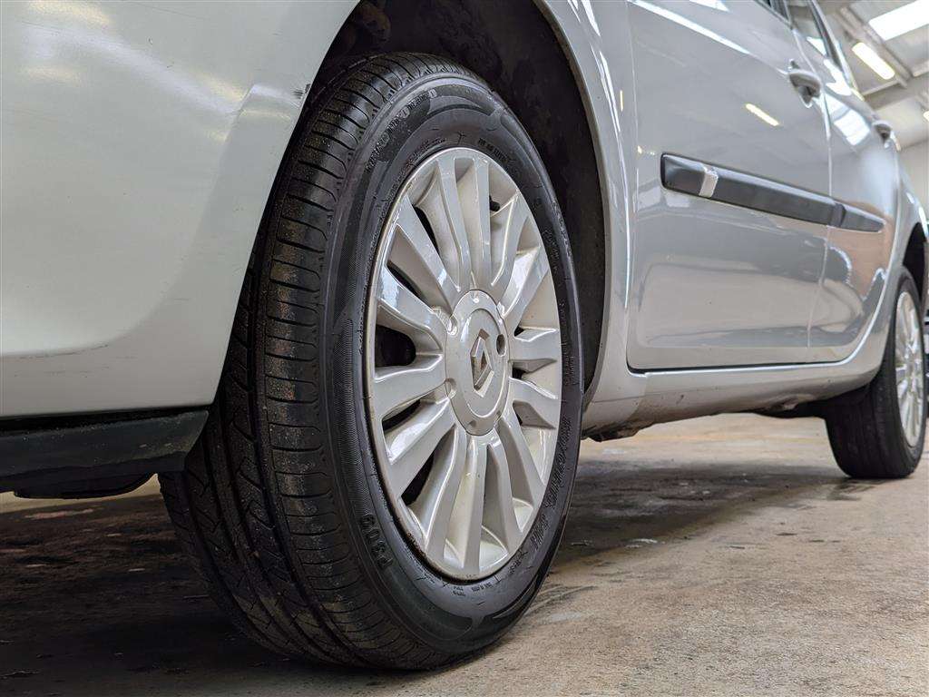 <p>2010 RENAULT CLIO I-MUSIC 16V</p>