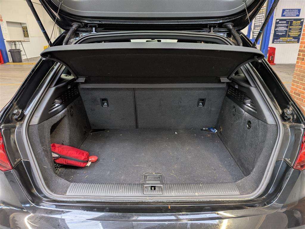 <p>2019 AUDI A3 S LINE 35 TFSI</p>