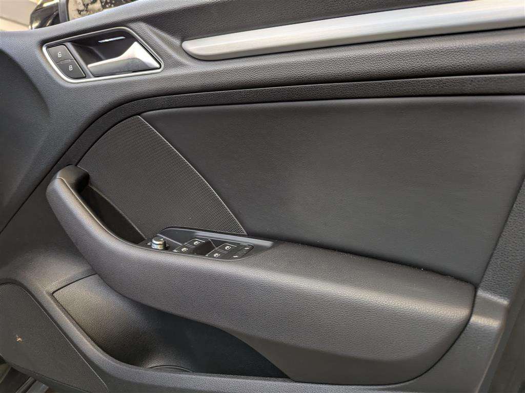 <p>2019 AUDI A3 S LINE 35 TFSI</p>